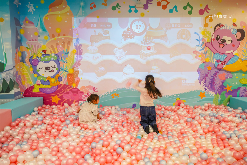 新北親子樂園【貝兒絲板橋】升級啦~暢遊18個冰雪童話主題遊戲區，免費享用飲料點心，一站吃喝玩樂！（票價、評價） @來飽寶家ba