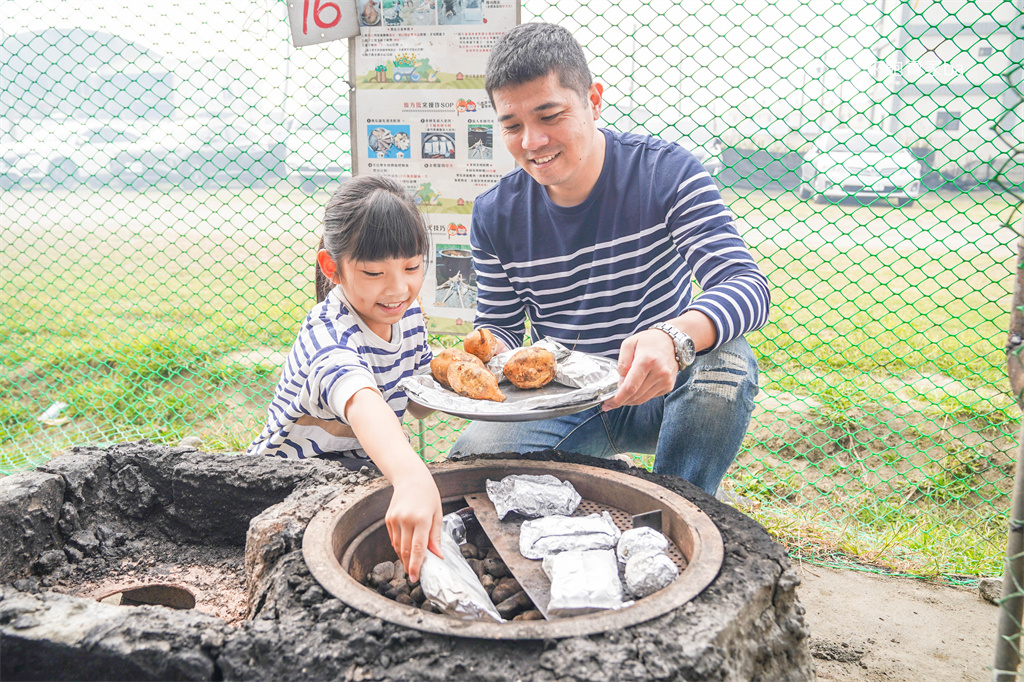 彰化親子景點【樂採果溫室觀光農場】彰化控窯、採草莓、採番茄，親子農遊體驗！ @來飽寶家ba