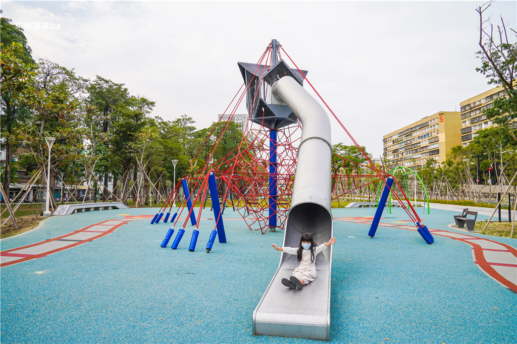 【高雄景點】彌陀漁港海岸光廊｜免費玩水玩沙景點~海上步道、3D立體彩繪牆、觀海亭 @來飽寶家ba