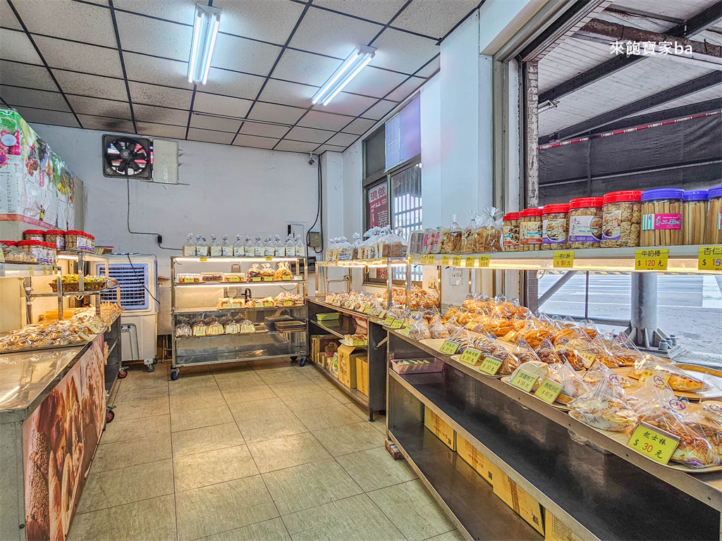 【台中清水美食】嘉新麵包點心行清水店｜台中海線平價麵包~被麵包耽誤的炸雞！ @來飽寶家ba