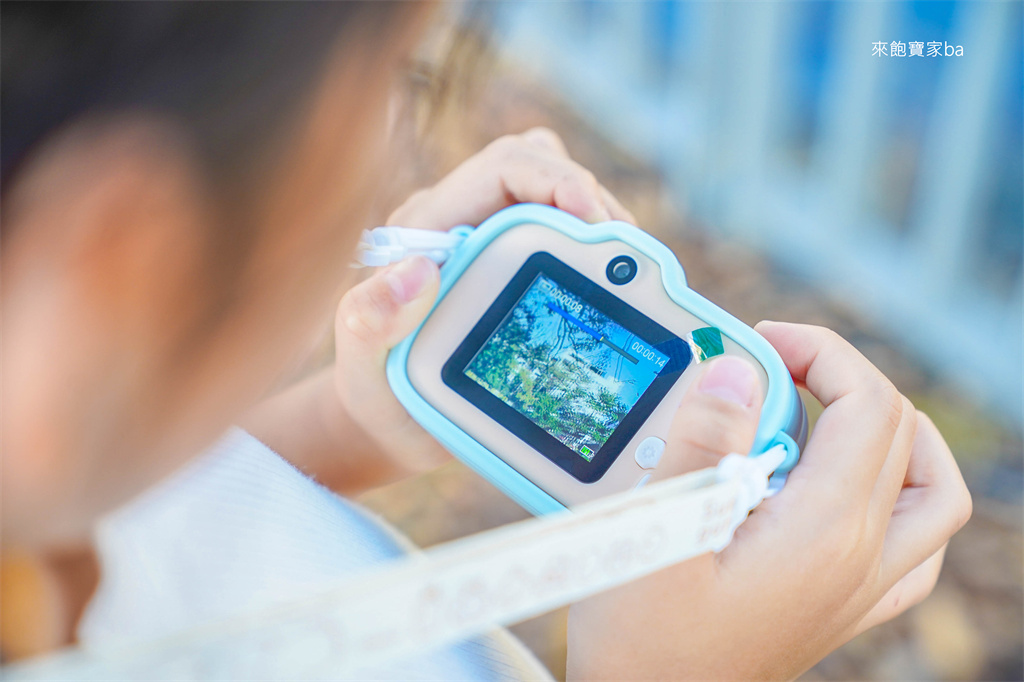【兒童相機】日本正版授權角落小夥伴二代兒童相機，內建角落小夥伴療癒圖框，前後雙鏡可自拍、錄影兼玩遊戲！ @來飽寶家ba