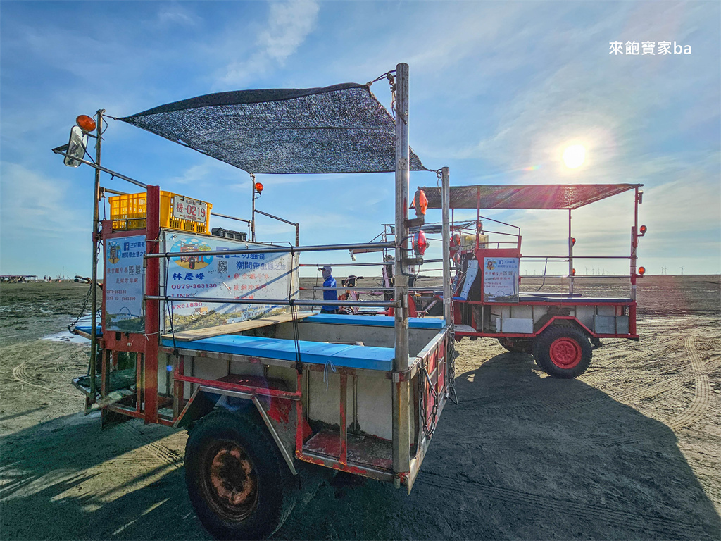 彰化親子景點【王功貓哥潮間帶生態之旅】王功一日遊~採蚵鐵牛車，200元挖蛤烤蚵吃到飽！ @來飽寶家ba