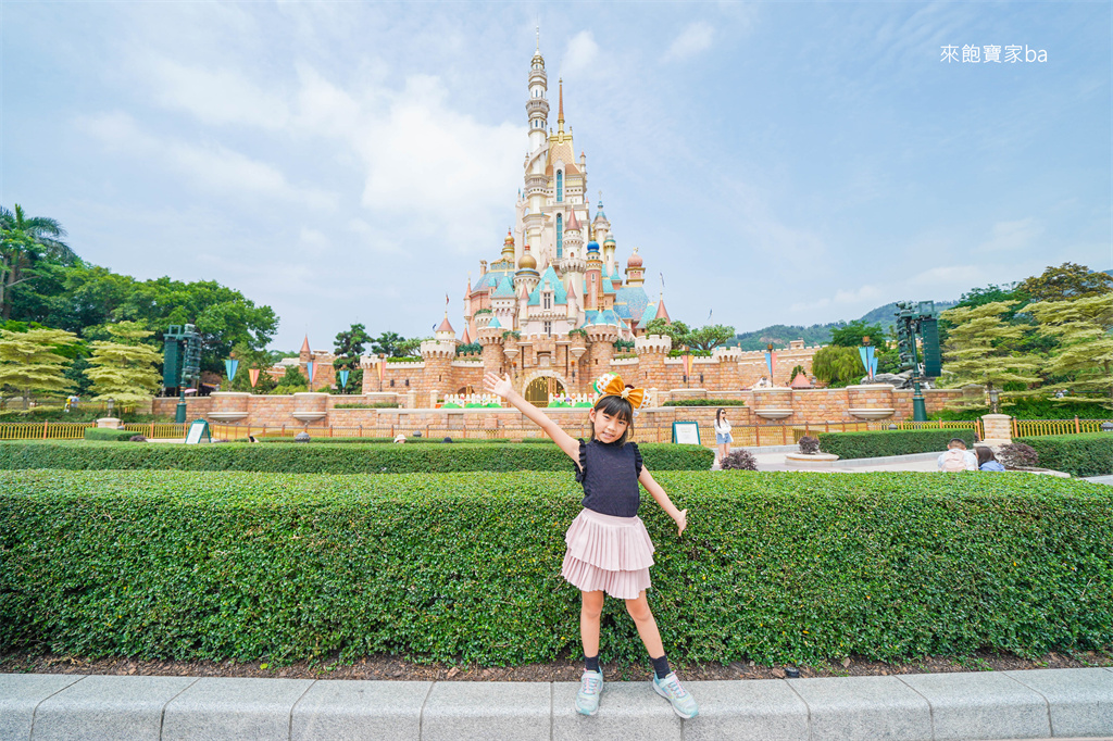 香港親子景點【香港迪士尼樂園】Hong Kong Disneyland門票、交通、表演時刻表、必拍角度、必玩設施攻略！ @來飽寶家ba