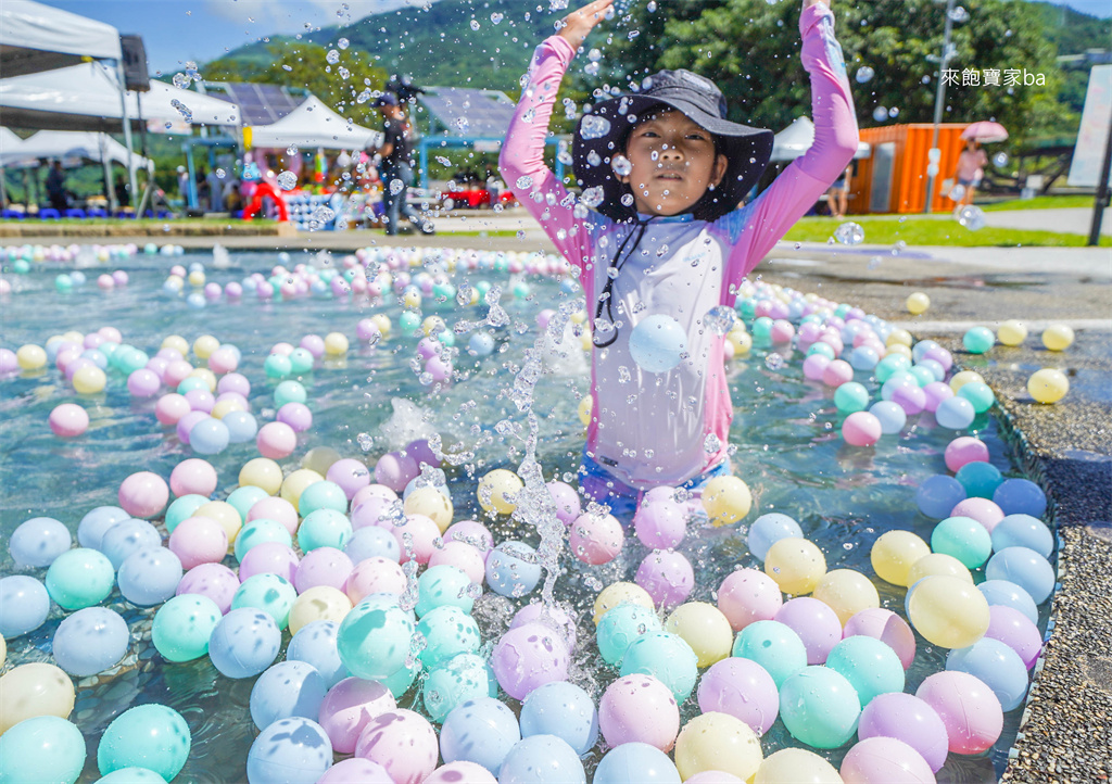 南投水里水漾樂園【水里瘋水祭】玩水節大升級~大水桶戲水區、水上氣墊城堡、SUP立槳，水里溪漂漂河！ @來飽寶家ba
