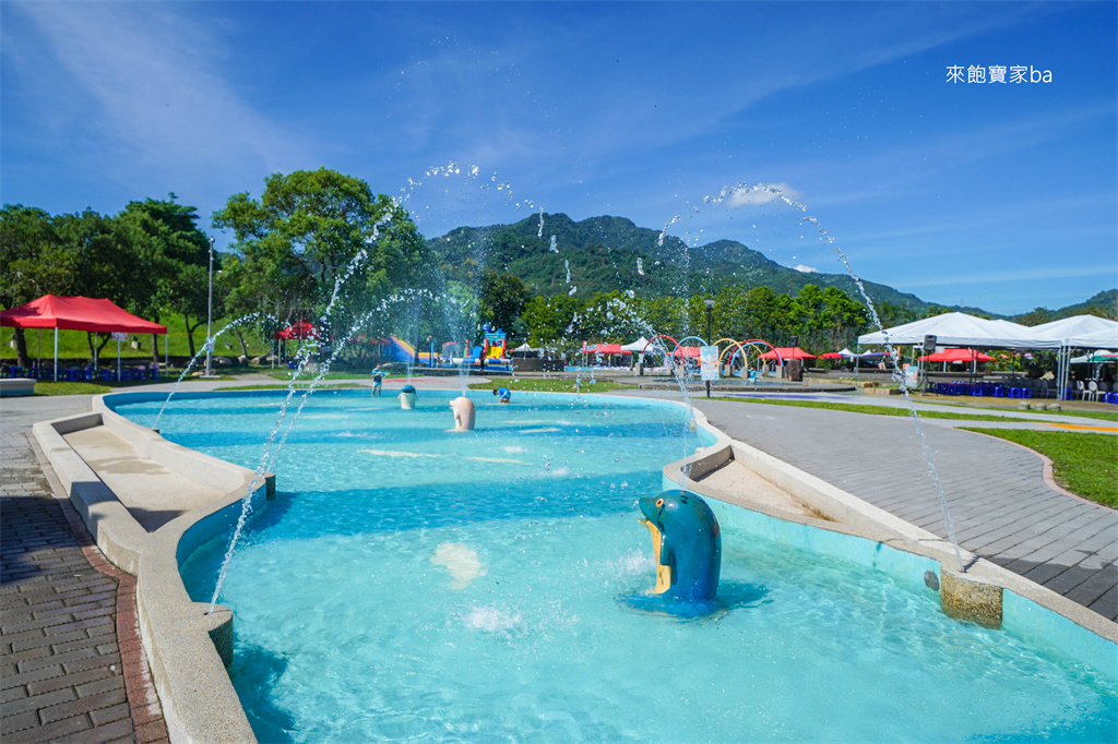南投水里水漾樂園【水里瘋水祭】玩水節大升級~大水桶戲水區、水上氣墊城堡、SUP立槳，水里溪漂漂河！ @來飽寶家ba