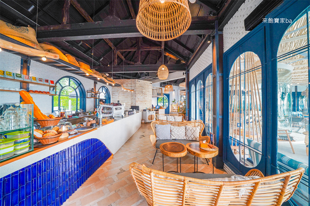 芭達雅景點【The Lunar Beach House Pattaya】絕美網紅海景餐廳，環境清幽餐點平價 @來飽寶家ba