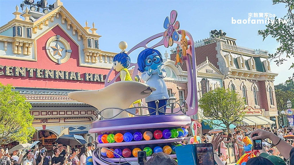 【2025香港迪士尼樂園】Hong Kong Disneyland門票、交通、20周年花車、必拍角度、必玩設施攻略！ @來飽寶家ba