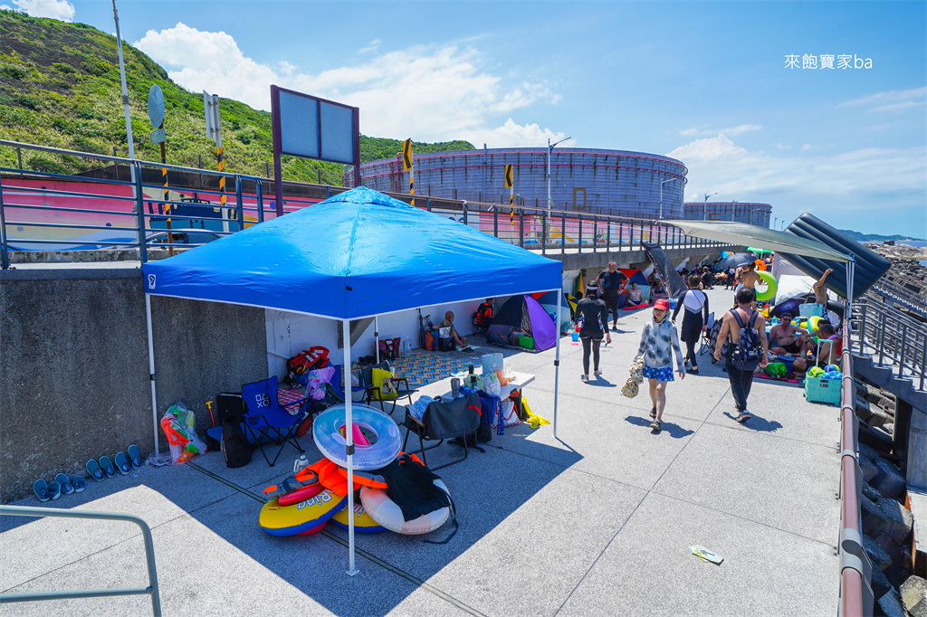 基隆景點【外木山海興游泳池】免費天然海水泳池，附停車場跟盥洗空間！ @來飽寶家ba