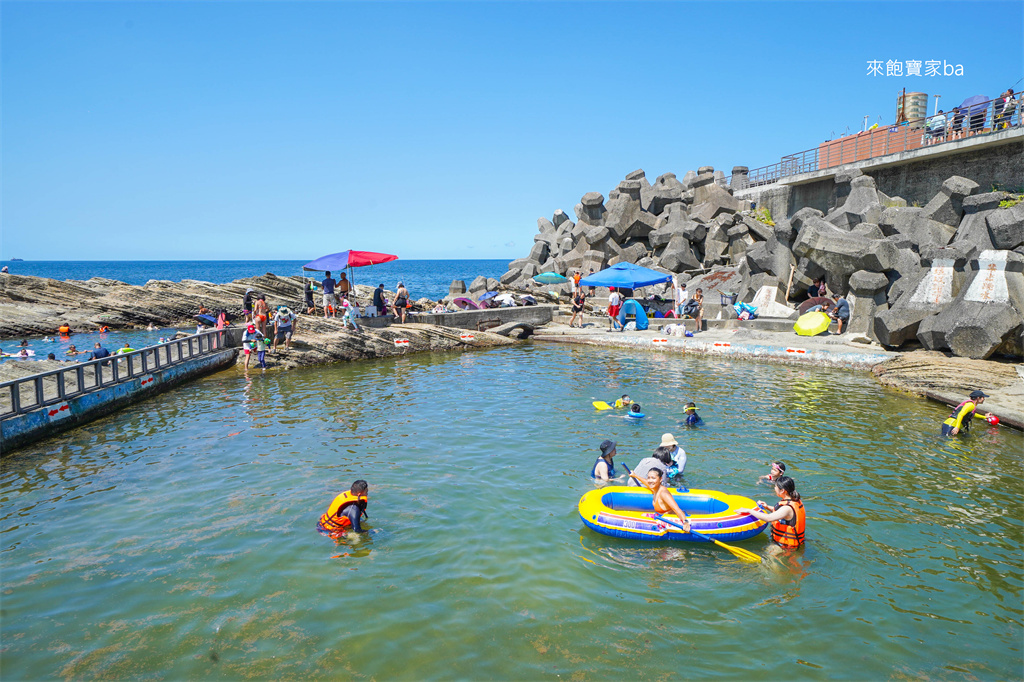 基隆景點【外木山海興游泳池】免費天然海水泳池，附停車場跟盥洗空間！ @來飽寶家ba