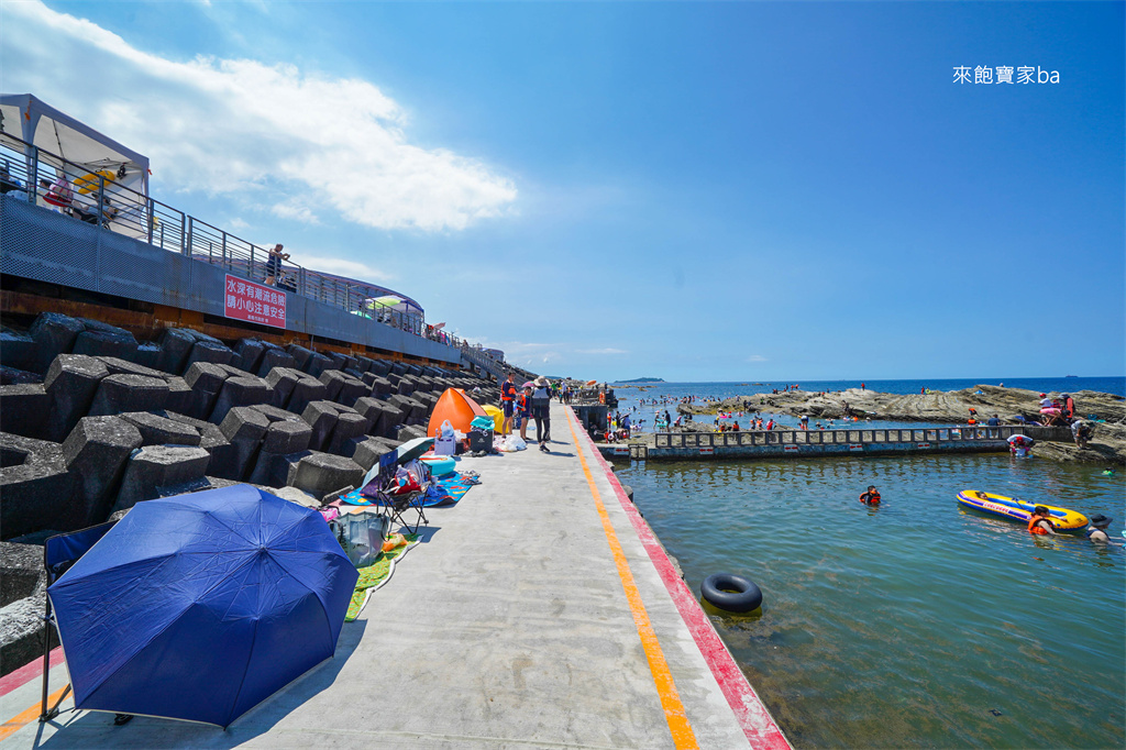 基隆景點【外木山海興游泳池】免費天然海水泳池，附停車場跟盥洗空間！ @來飽寶家ba