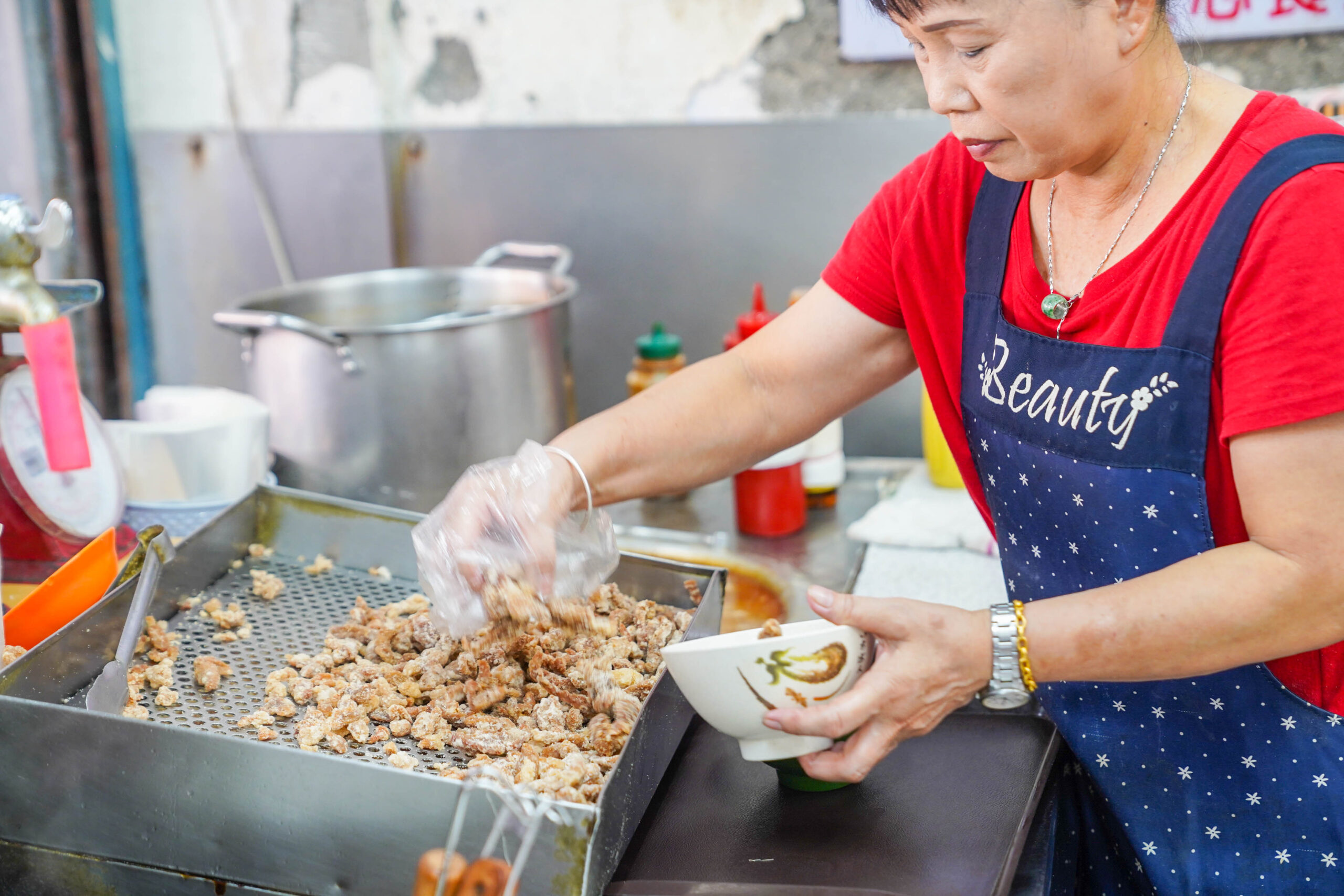 高雄旗津美食【不一樣赤肉羹】旗津老街必吃，老字號平價麵店！ @來飽寶家ba