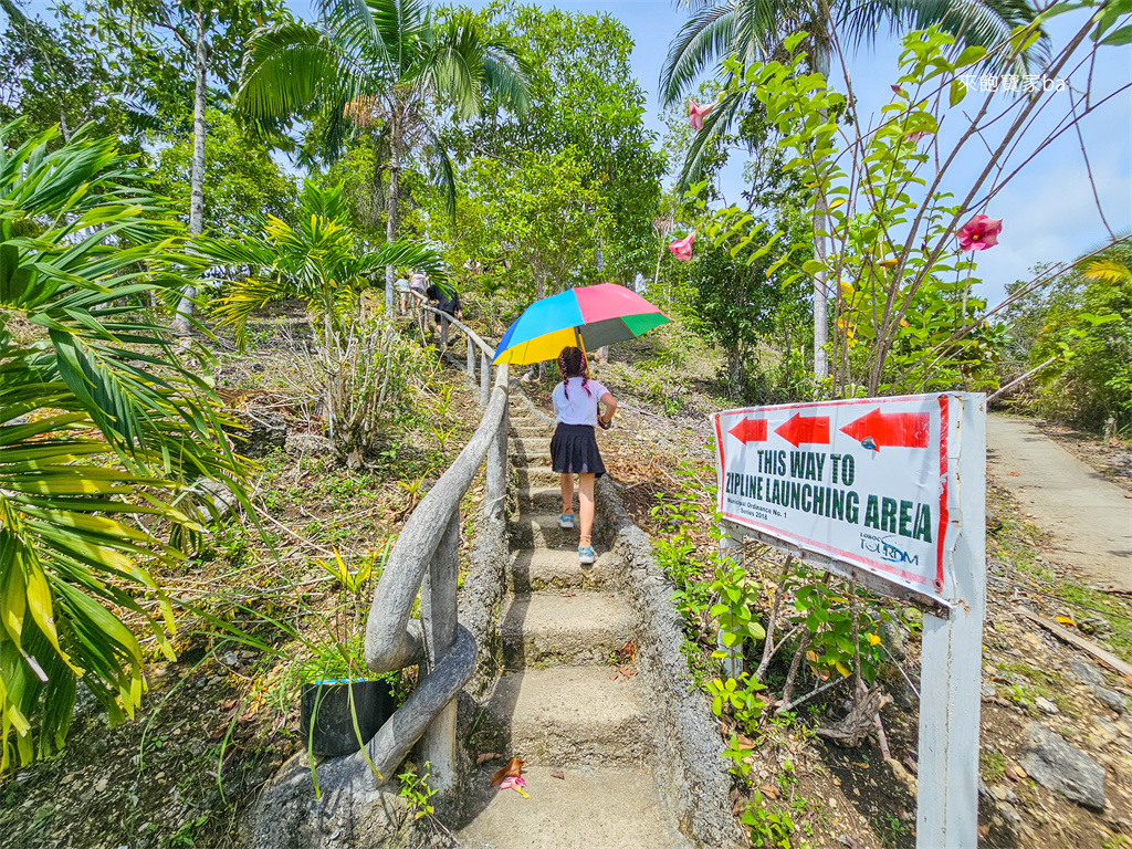 薄荷島景點【Loboc Ecotourism Adventure Park】洛柏克生態冒險公園~必玩高空溜索Zipline，空中飛人飛躍河谷 @來飽寶家ba