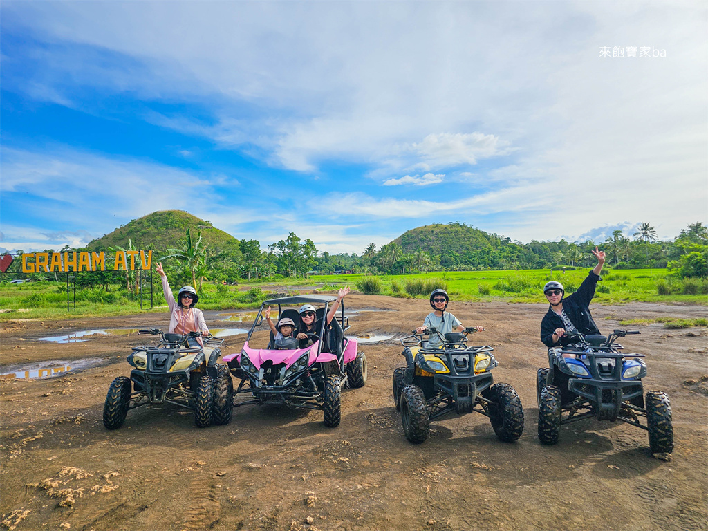 薄荷島景點【巧克力山沙灘越野車ATV】超刺激ATV體驗，穿梭泥路飆速涉水 @來飽寶家ba