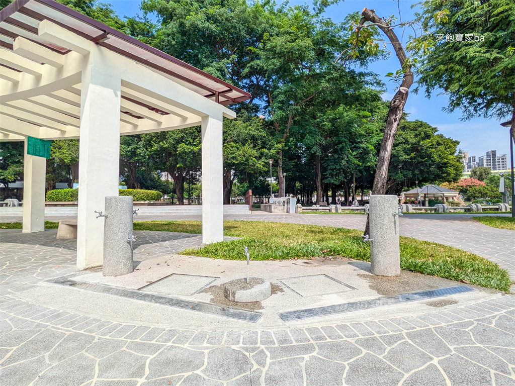 台中親子景點【北屯兒童公園】林間探索遊戲區，攀爬隧道、穿梭波浪棧橋 @來飽寶家ba