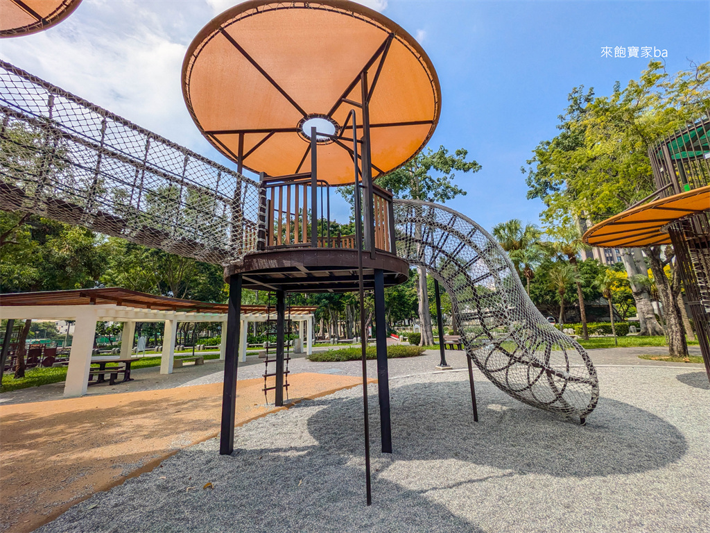 台中親子景點【北屯兒童公園】林間探索遊戲區，攀爬隧道、穿梭波浪棧橋 @來飽寶家ba