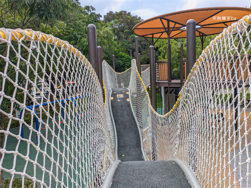 台中親子景點【北屯兒童公園】林間探索遊戲區，攀爬隧道、穿梭波浪棧橋 @來飽寶家ba