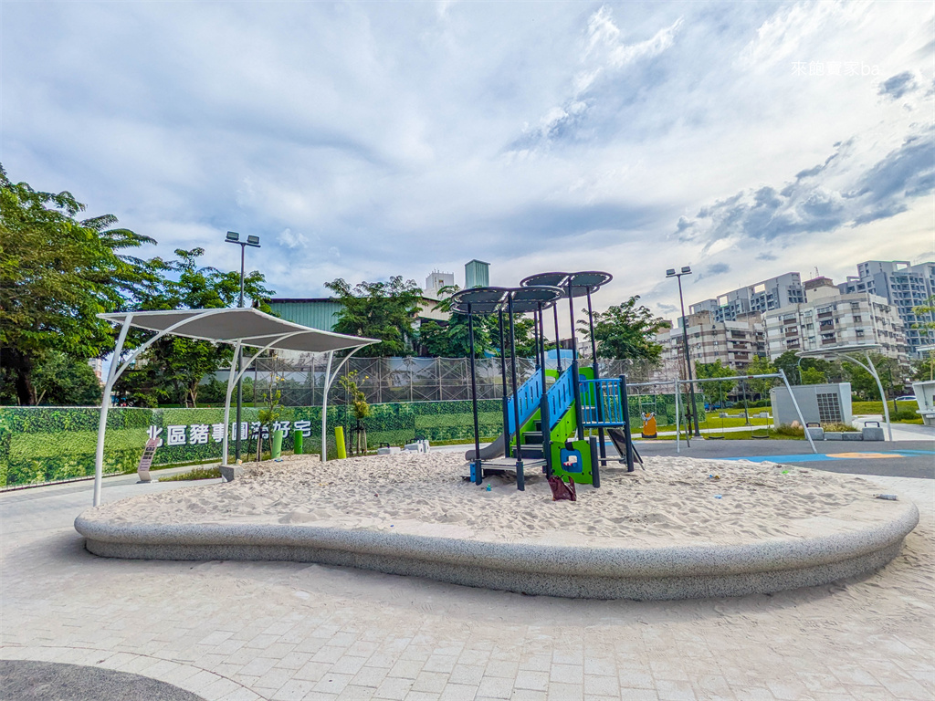 台中親子景點【豬事圓滿公園】山豬主題特色公園，全台首座船槳設施公園 @來飽寶家ba