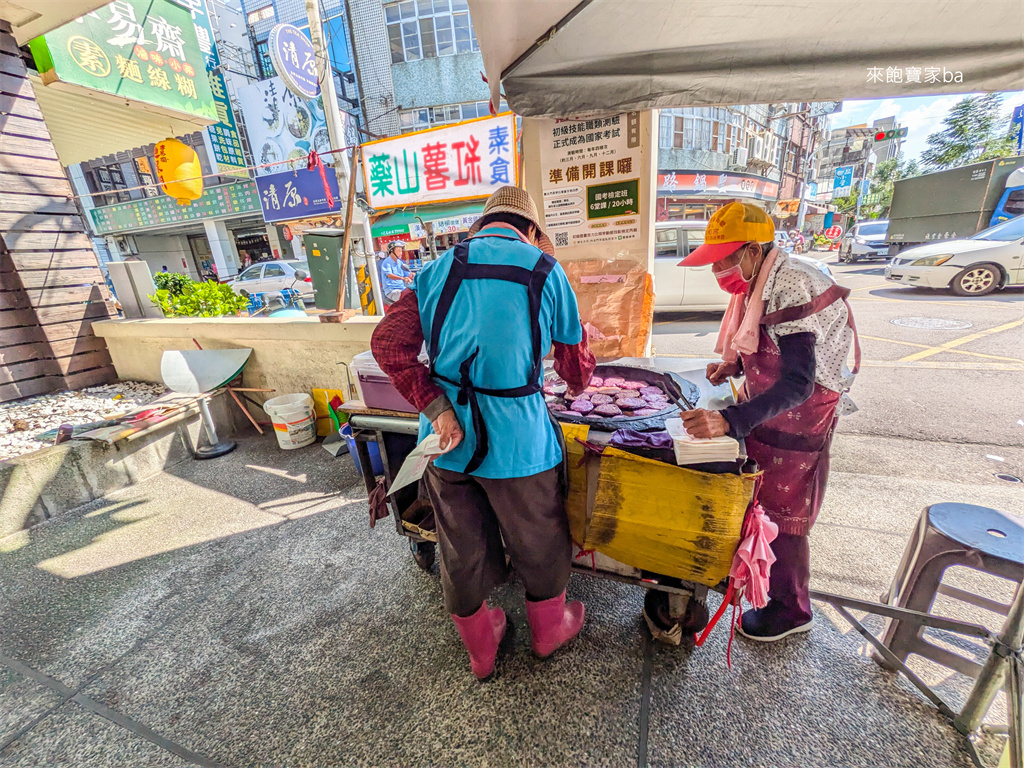 草屯美食【草屯李蘇古早味紅薯餅】每天只賣3小時，90歲阿嬤古早味紅薯餅 @來飽寶家ba