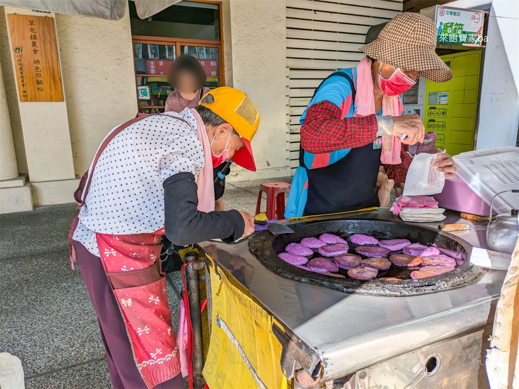 草屯美食【草屯李蘇古早味紅薯餅】每天只賣3小時，90歲阿嬤古早味紅薯餅 @來飽寶家ba