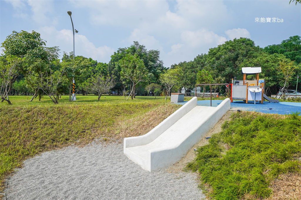 南投親子景點【草屯酷比親子運動公園】以運動遊憩為主題，3層樓貨櫃遊戲塔 @來飽寶家ba