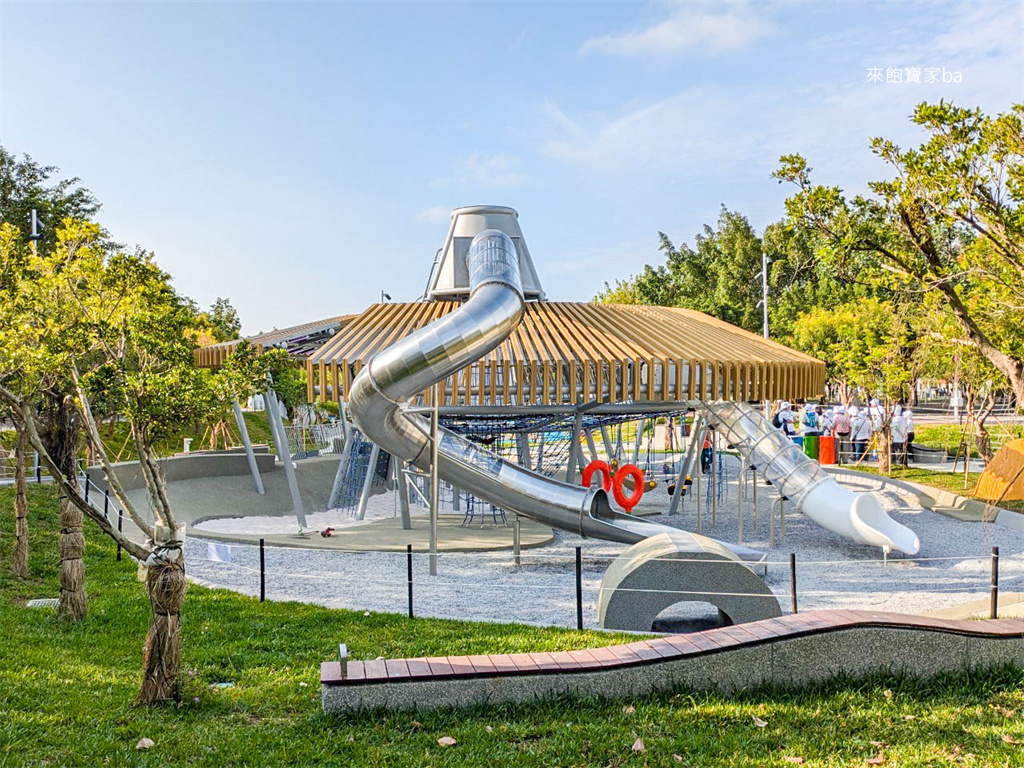 台中親子景點【中央公園&ndash; 飛行美樂地】全台最長「32米雙軌滑索」、飛碟造型滑梯@來飽寶家ba