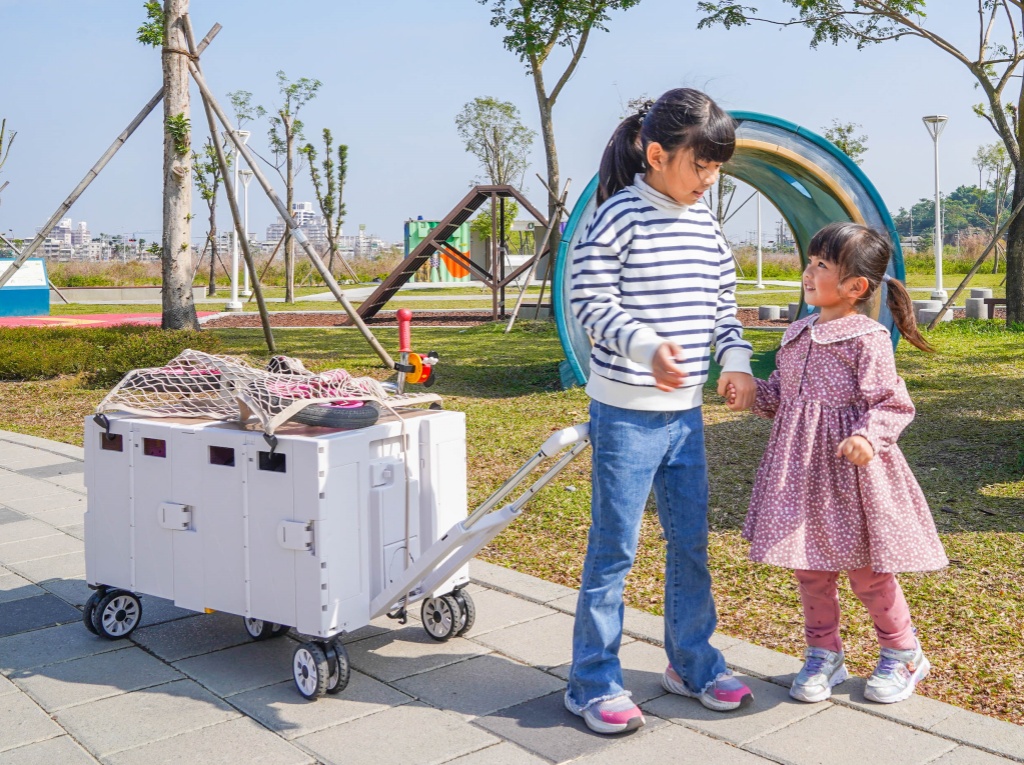 高雄親子景點｜95公頃【楠梓都會公園】最新鳥主題遊戲場~同場加映 爸媽解放雙手，出遊橫著走！一台多用「日韓人気可擴充購物車」 @來飽寶家ba