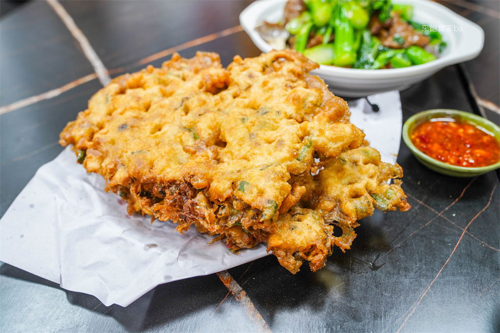 油麻地美食【興記煲仔飯】香港廟街煲仔飯專賣店，必點煎蠔餅、煲仔飯（交通、評價) @來飽寶家ba