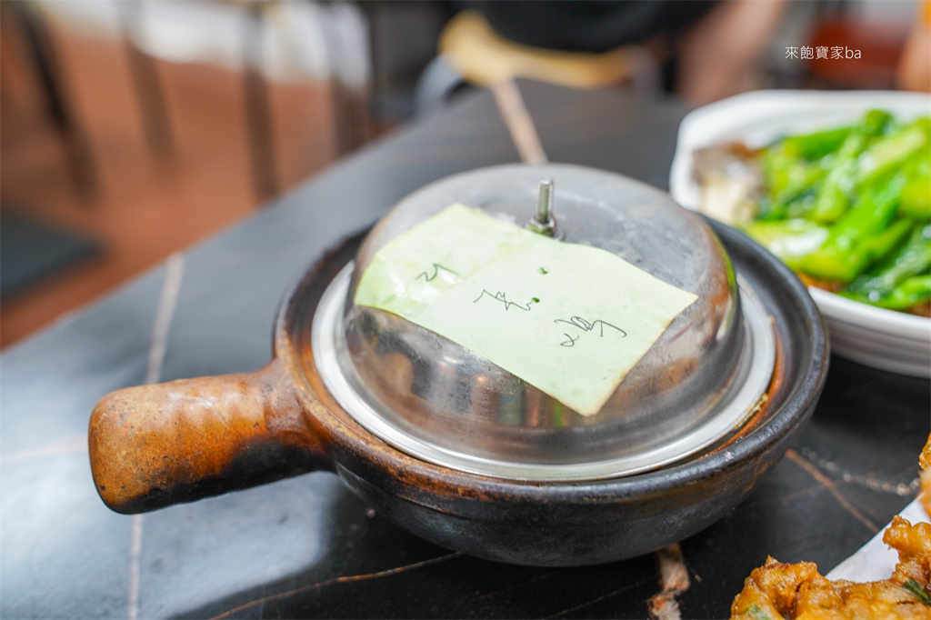 油麻地美食【興記煲仔飯】香港廟街煲仔飯專賣店，必點煎蠔餅、煲仔飯（交通、評價) @來飽寶家ba