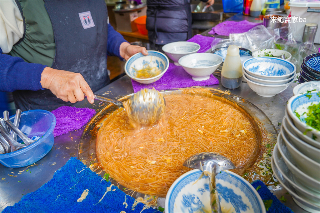 鹿港美食【蚯蚓龍山麵線糊】鹿港第一市場人氣排隊小吃，只賣麵線糊！ @來飽寶家ba