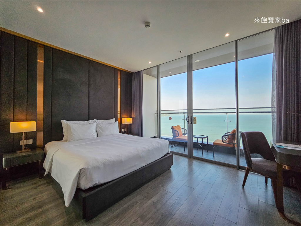 【峴港住宿推薦】Le Sands Oceanfront Danang Hotel｜峴港沙灘海濱飯店對面就是美溪海灘、頂樓附設絕美無邊際泳池 @來飽寶家ba
