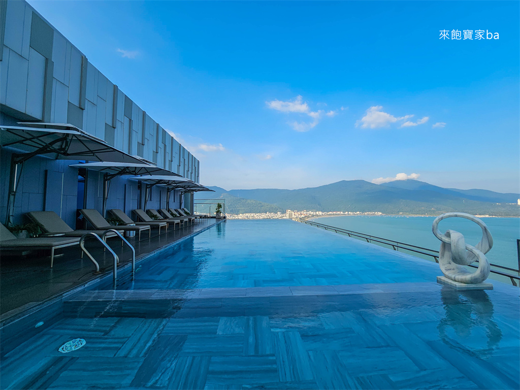【峴港住宿推薦】Le Sands Oceanfront Danang Hotel｜峴港沙灘海濱飯店對面就是美溪海灘、頂樓附設絕美無邊際泳池 @來飽寶家ba