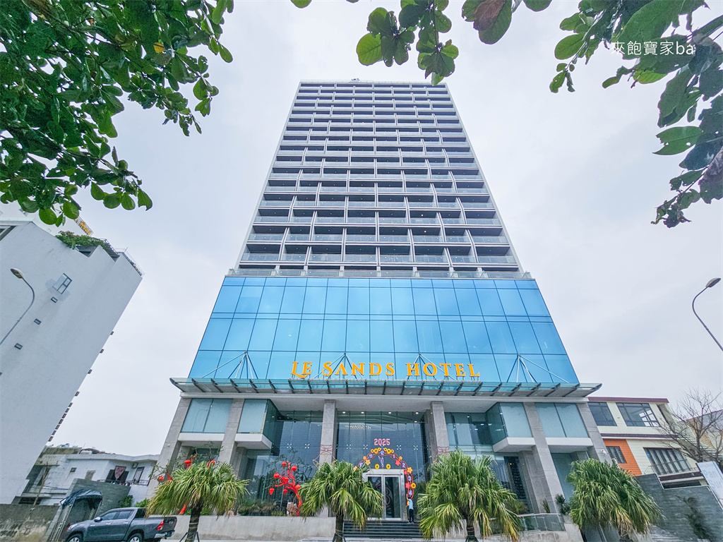 【峴港住宿推薦】Le Sands Oceanfront Danang Hotel｜峴港沙灘海濱飯店對面就是美溪海灘、頂樓附設絕美無邊際泳池 @來飽寶家ba