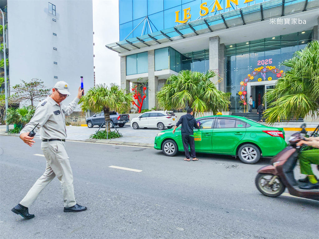 【峴港住宿推薦】Le Sands Oceanfront Danang Hotel｜峴港沙灘海濱飯店對面就是美溪海灘、頂樓附設絕美無邊際泳池 @來飽寶家ba