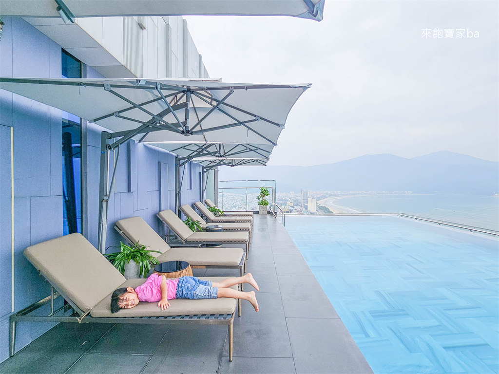 【峴港住宿推薦】Le Sands Oceanfront Danang Hotel｜峴港沙灘海濱飯店對面就是美溪海灘、頂樓附設絕美無邊際泳池 @來飽寶家ba