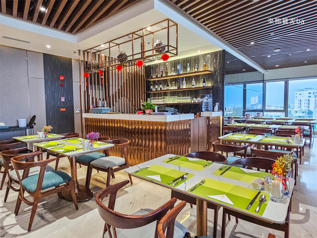【峴港住宿推薦】Le Sands Oceanfront Danang Hotel｜峴港沙灘海濱飯店對面就是美溪海灘、頂樓附設絕美無邊際泳池 @來飽寶家ba