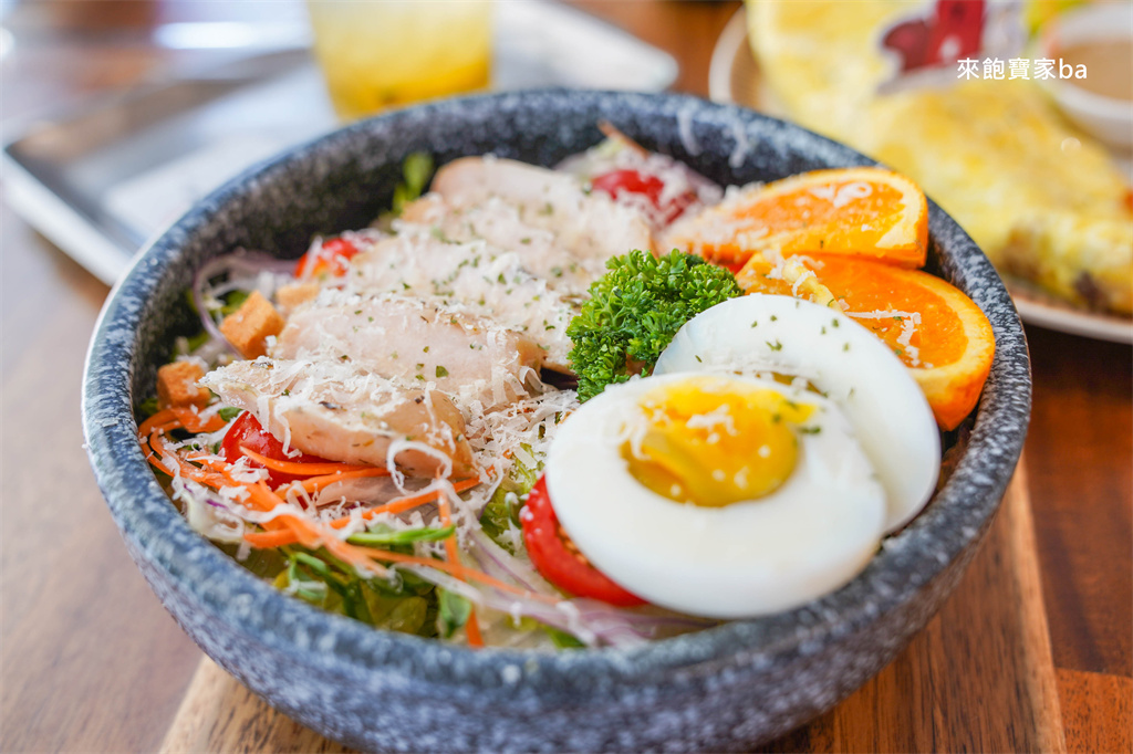 埔里美食【享日啡啡】南投水豚咖啡廳，用餐就能免費與水豚近距離互動 @來飽寶家ba