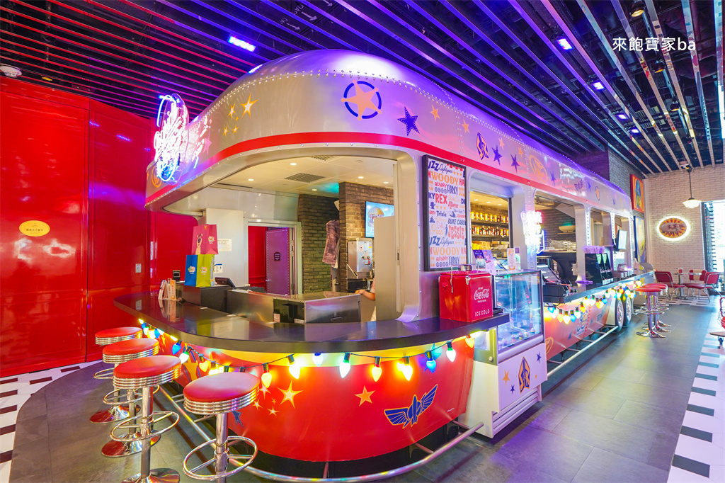 新濠影匯美食推薦【載運美式餐室】Joyride Diner 50年代敞篷車復古用餐，絕佳澳門巴黎人拍攝點！ @來飽寶家ba