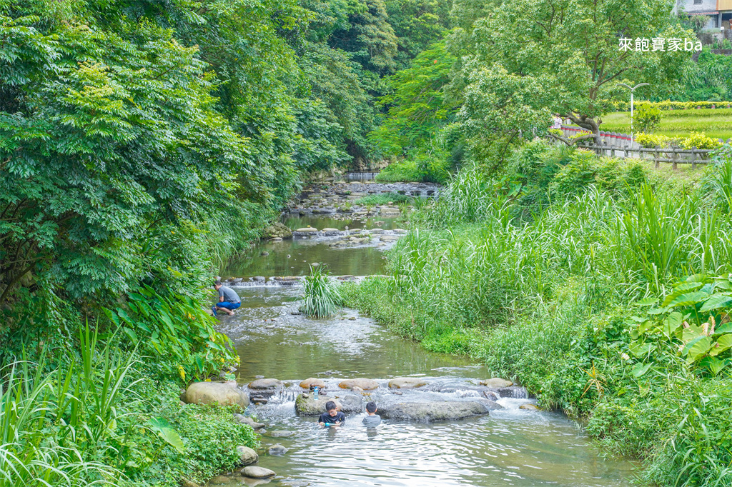 桃園玩水景點【大平紅橋】龍潭野溪戲水景點，曾獲選為台灣歷史建築百景 @來飽寶家ba
