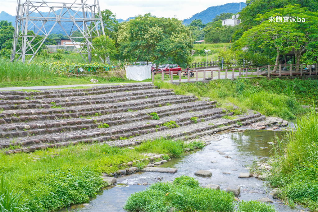 桃園玩水景點【大平紅橋】龍潭野溪戲水景點，曾獲選為台灣歷史建築百景 @來飽寶家ba