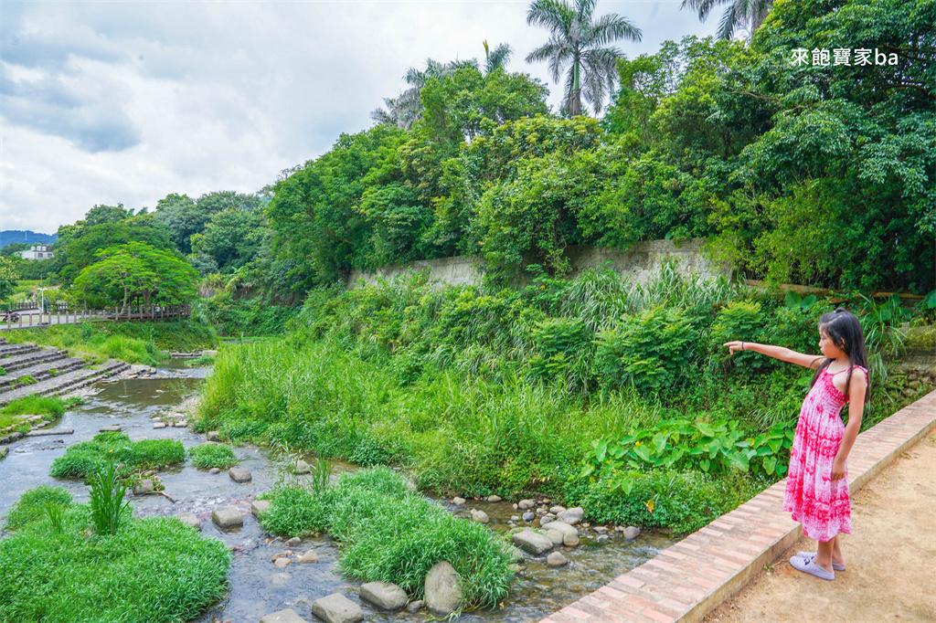 桃園玩水景點【大平紅橋】龍潭野溪戲水景點，曾獲選為台灣歷史建築百景 @來飽寶家ba