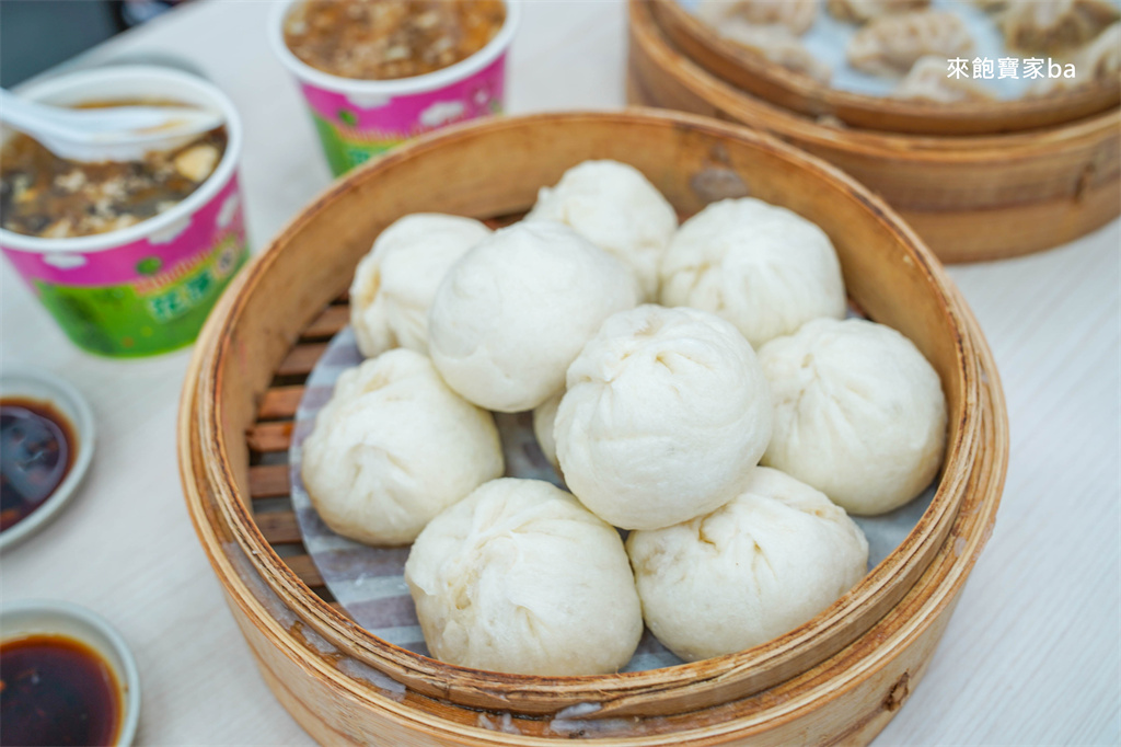 花蓮美食【周家蒸餃小籠包】排隊也要吃的平價花蓮小吃好吃嗎？ @來飽寶家ba