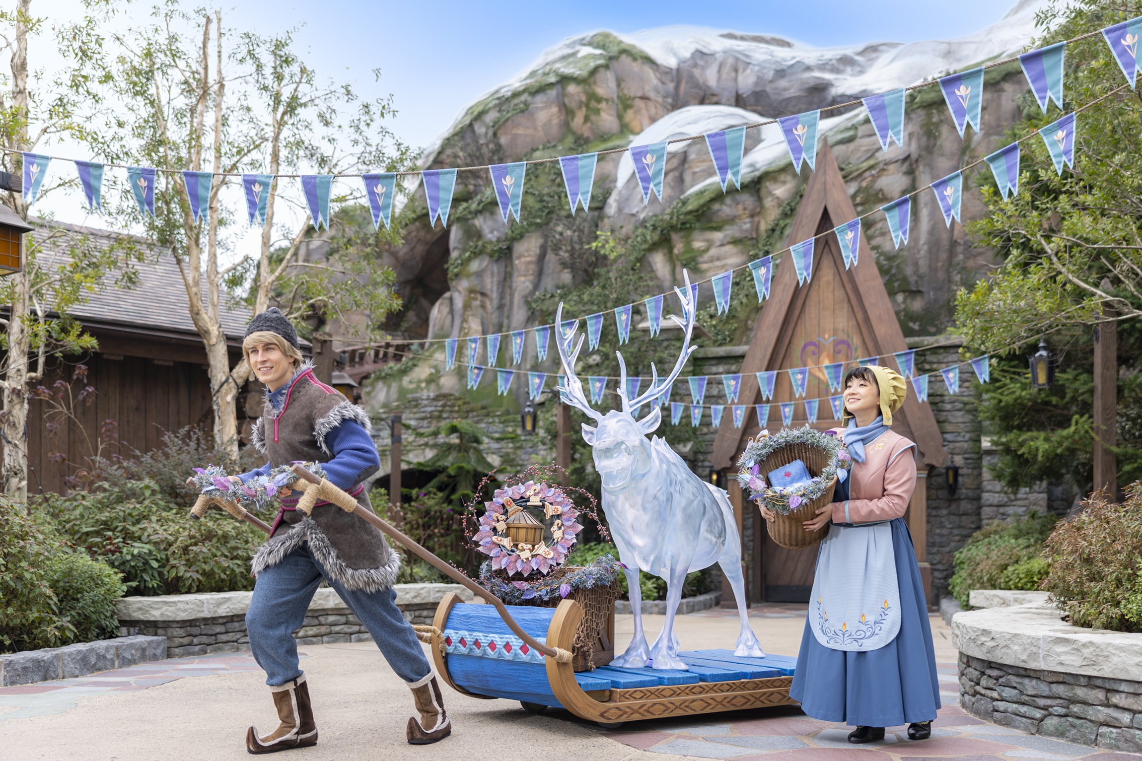 【2025香港迪士尼樂園】Hong Kong Disneyland門票、交通、20周年聖誕派對、必拍角度、必玩設施攻略！ @來飽寶家ba