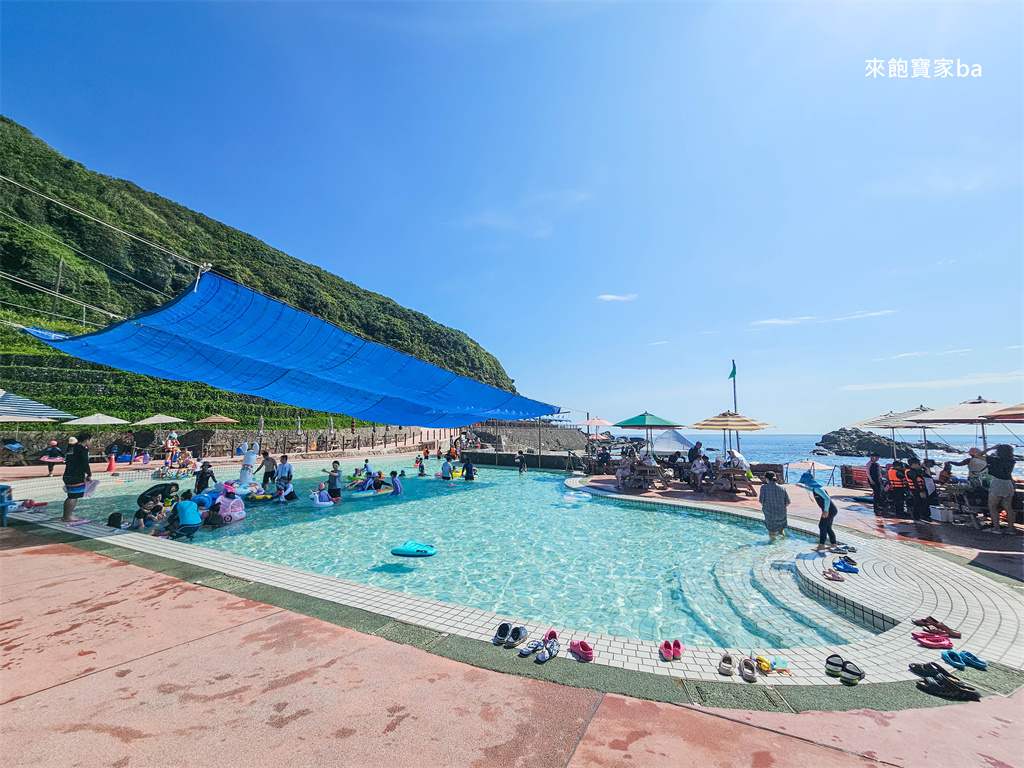 新北貢寮【龍洞灣海洋公園】天然海泳池浮潛，東北角戲水景點推薦（門票、設施租借費用） @來飽寶家ba