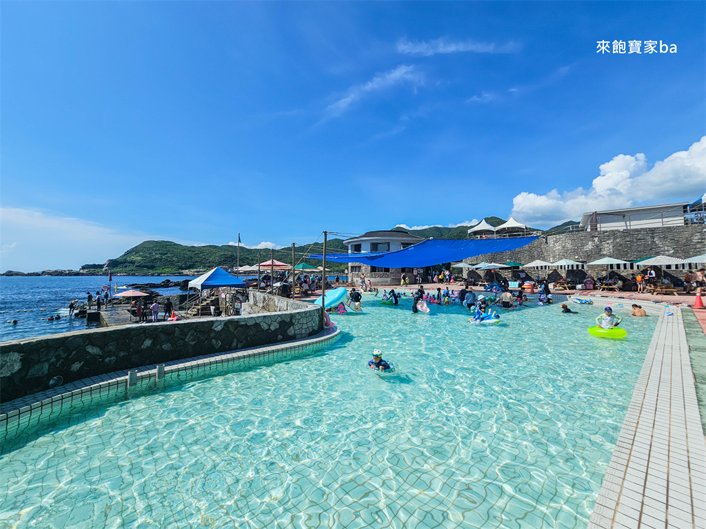 新北貢寮【龍洞灣海洋公園】天然海泳池浮潛，東北角戲水景點推薦（門票、設施租借費用） @來飽寶家ba