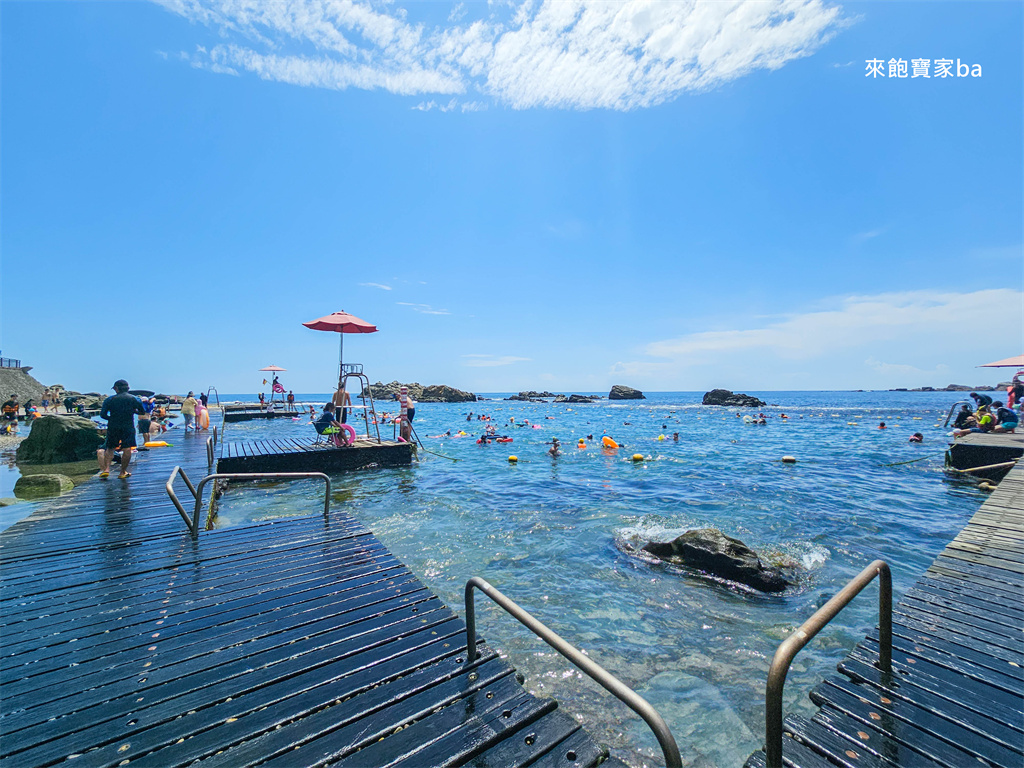新北貢寮【龍洞灣海洋公園】天然海泳池浮潛，東北角戲水景點推薦（門票、設施租借費用） @來飽寶家ba