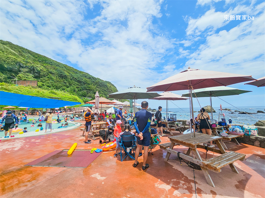 新北貢寮【龍洞灣海洋公園】天然海泳池浮潛，東北角戲水景點推薦（門票、設施租借費用） @來飽寶家ba