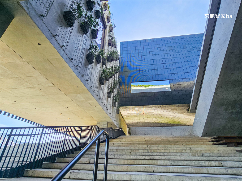 香港西九文化區必訪【M+博物館】藝術×維港景色一次滿足!門票、交通、空間攻略 @來飽寶家ba 香港西九文化區必訪【M+博物館】藝術×維港景色一次滿足!門票、交通、空間攻略 @來飽寶家ba