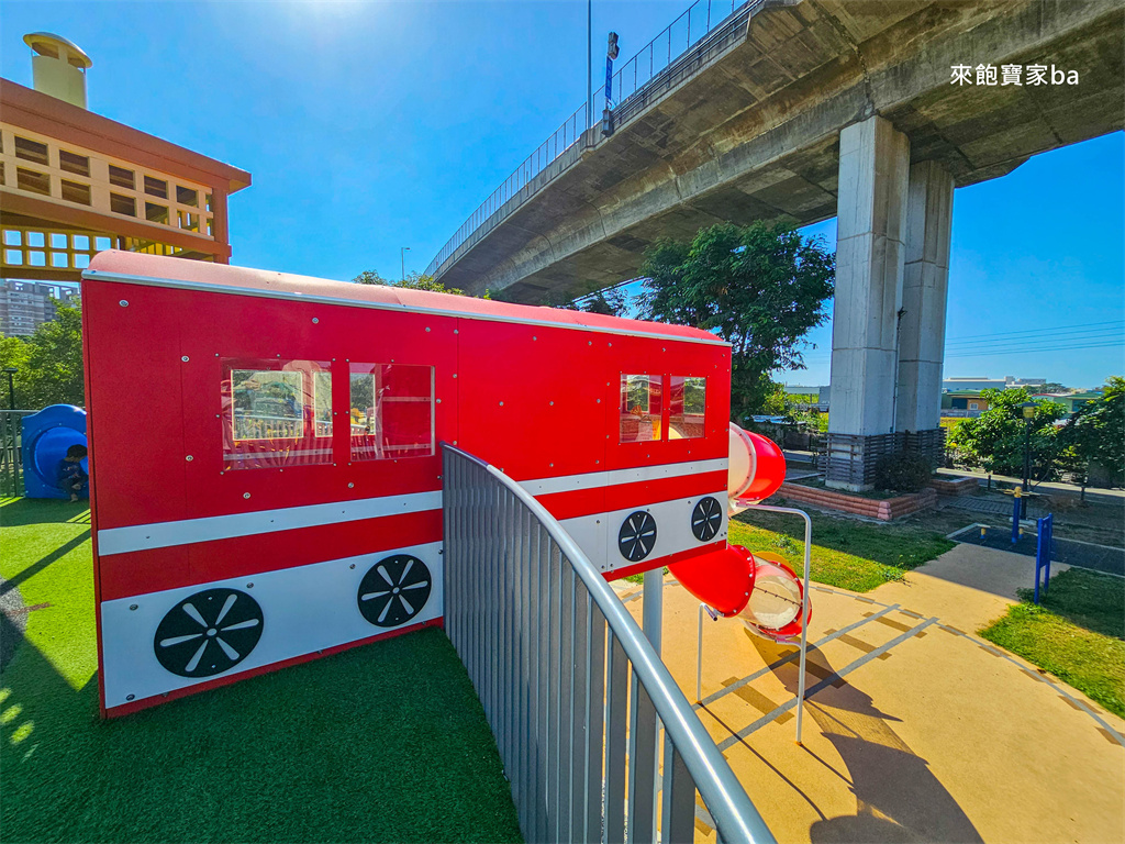 【彰化景觀公園】扇形車庫遊戲場結合火車主題設計，車廂溜滑梯、磨石子火車滑梯溜到飽 @來飽寶家ba