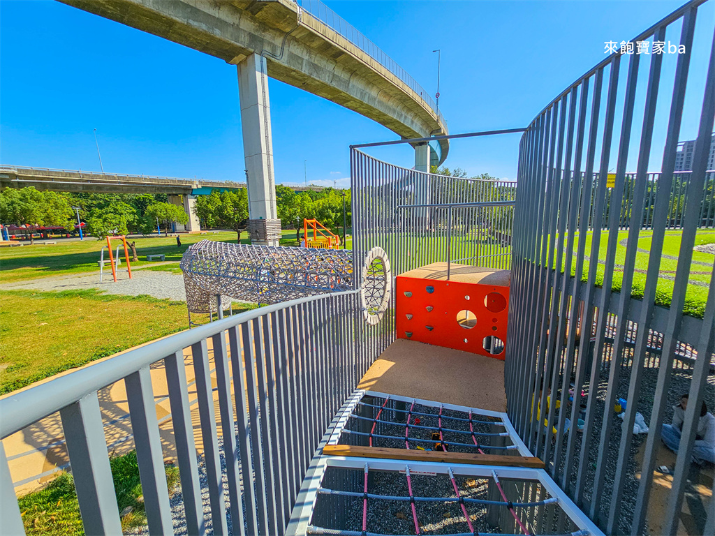 【彰化景觀公園】扇形車庫遊戲場結合火車主題設計，車廂溜滑梯、磨石子火車滑梯溜到飽 @來飽寶家ba