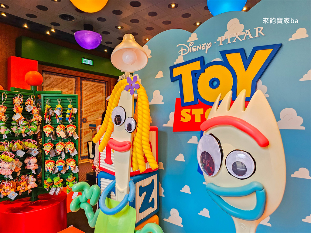 【2026香港迪士尼樂園】Hong Kong Disneyland 門票、交通、必拍角度、Pixar 夏日狂歡趴必玩設施攻略！ @來飽寶家ba